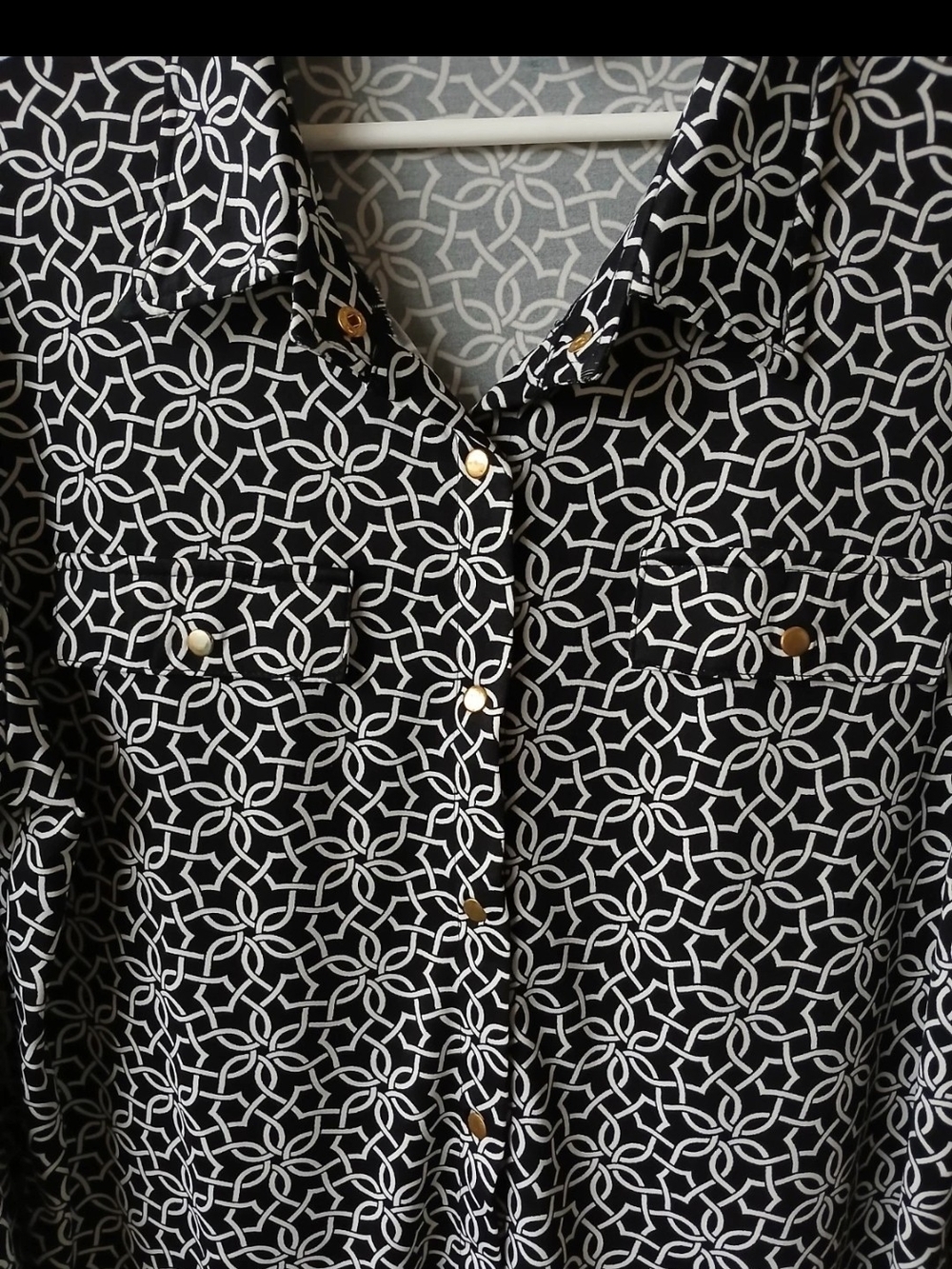 Womens Black & White Patterned Collared Button-Up Shirt